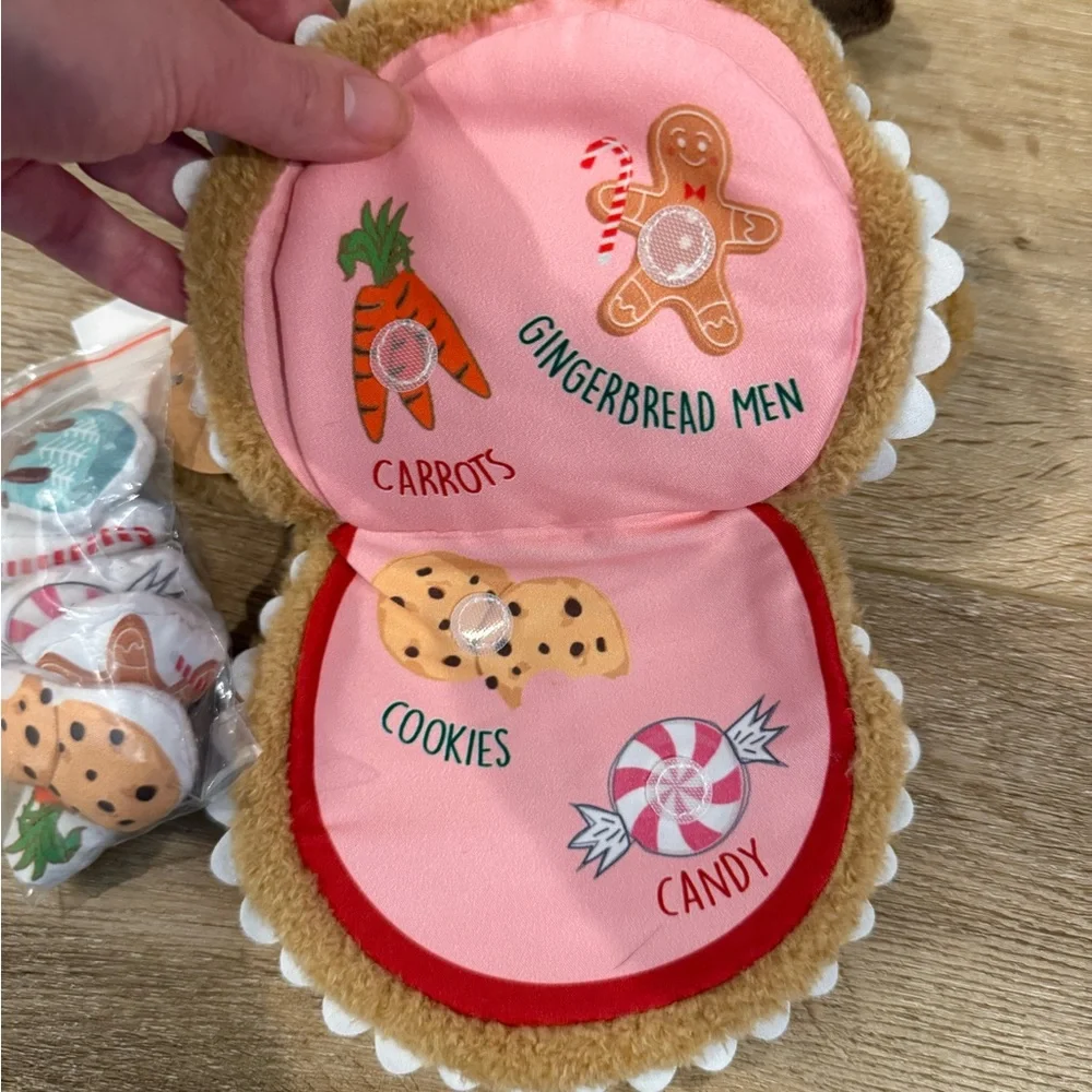 🤍Mud Pie Reindeer Snacks Puppet Book - Picture 4 of 7